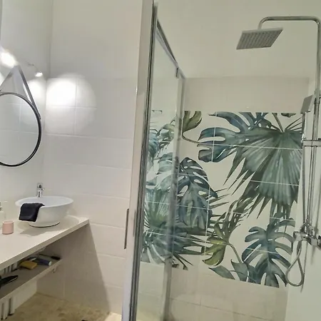 Vieil Et Mezzanine Proche De La * Antibes